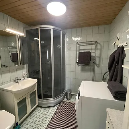 Huoneisto Quiet With Free Parking, 15 Min To Airport *