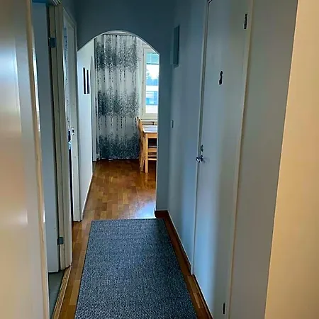 Quiet With Free Parking, 15 Min To Airport Huoneisto *