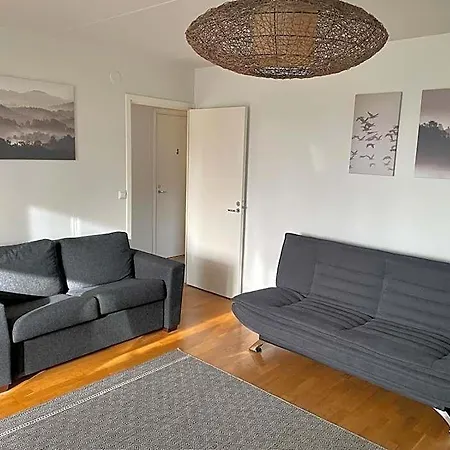 Huoneisto Quiet With Free Parking, 15 Min To Airport *
