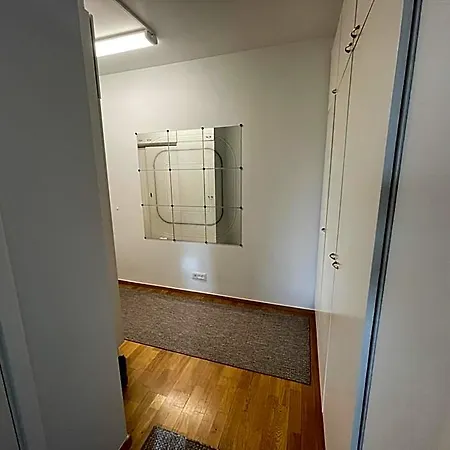 Quiet With Free Parking, 15 Min To Airport Huoneisto *